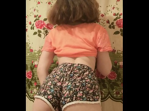 ❤️ Sexy junges Babe zieht ihre Shorts vor der Kamera aus Just porn bei de.np64.ru ☑